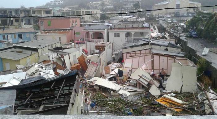 L’ouragan Irma déferle sur les Caraïbes