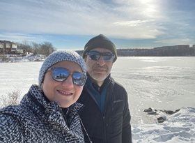 Shirin Jalali et Ramin Hakimi font souvent de longues marches après les tempêtes hivernales.