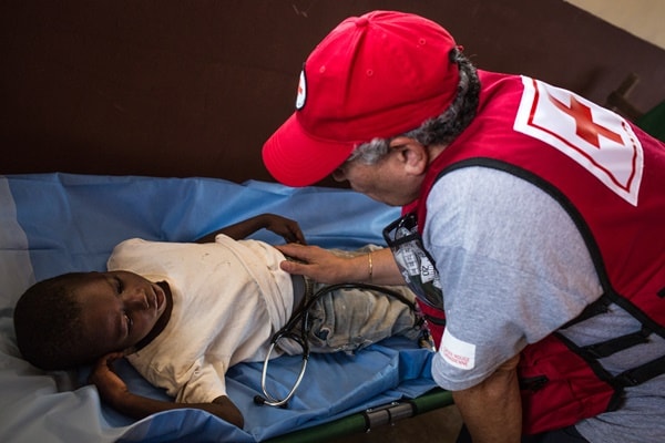 Jamal Serrar, médecin à la clinique mobile de la Croix-Rouge canadienne