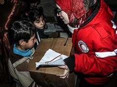 Des équipes du Croissant-Rouge  arabe syrien continue de venir en aide à des milliers de personnes