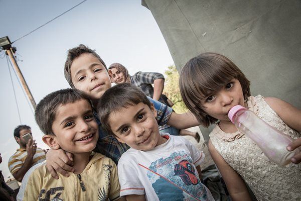 Des enfants qui arrivent en Serbie