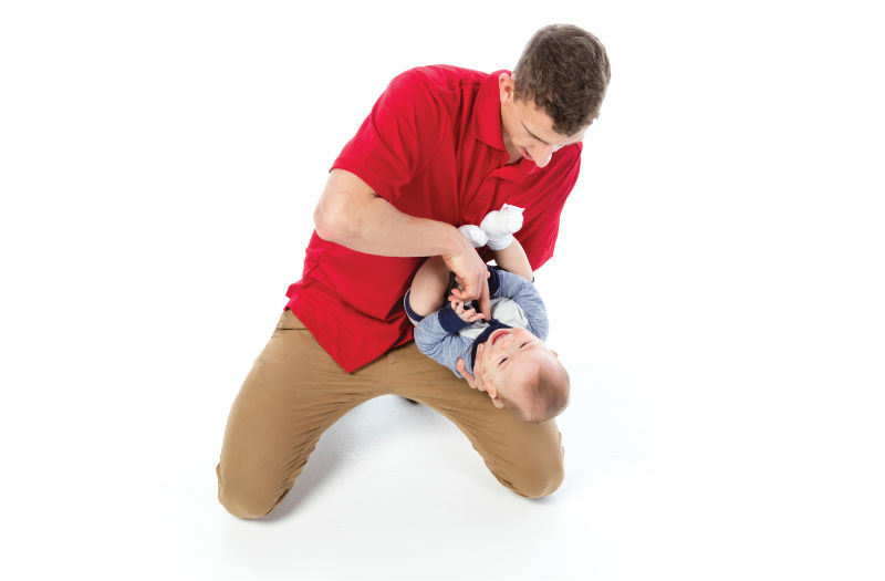 Etouffement bébé, enfant : gestes et manoeuvres de secours