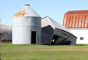 Une grange effondrée par les vents violents de l'ouragan Fiona.