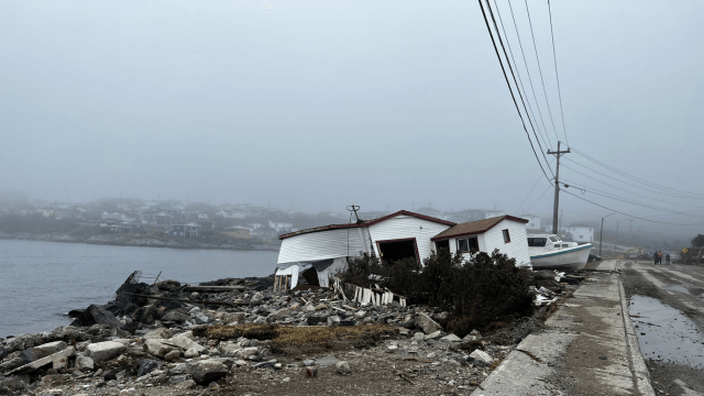 Une maison détruite par un ouragan sur la côte atlantique du Canada