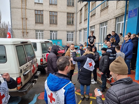 Red Cross Volunteer aiding Ukrainian immigrants