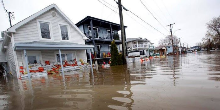 Des rues et des maisons inondées après un violent orage