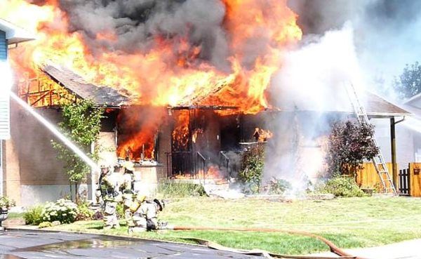 Incendie résidentiel qui a détruit la maison