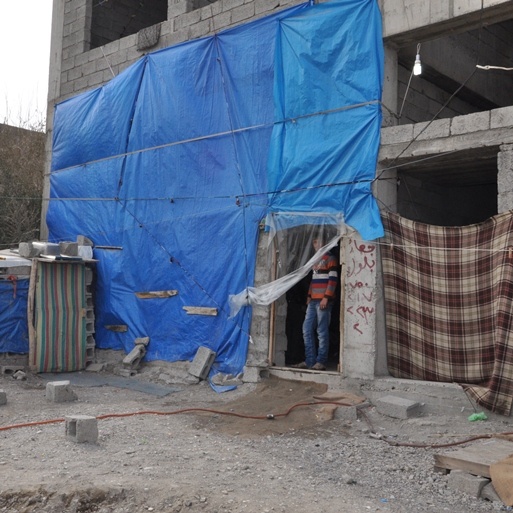 Construction-inachevee-abritant-des-refugies-a-Erbil.jpg