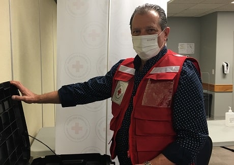 24 novembre 2021 — Brian Boyes, intervenant de la Croix-Rouge, participe à la mise en place du centre d’accueil de Kamloops (C.-B.) où seront hébergées les personnes évacuées en raison des inondations
