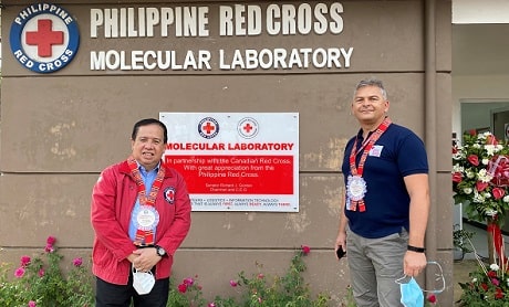 Le représentant de la Croix-Rouge canadienne aux Philippines, Mladen Milicevic, à la cérémonie d’inauguration du nouveau laboratoire moléculaire