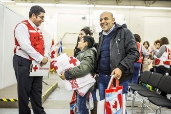 Voilà déjà un an que la Croix-Rouge canadienne participe à l’accueil des réfugiés syriens et les aide à se bâtir un avenir plus stable et paisible au Canada