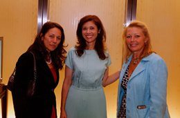 Miranda Hubbs, membre du Tiffany Circle, avec Tanja Mirazic et Ela Landegger, coprésidentes du Tiffany Circle.